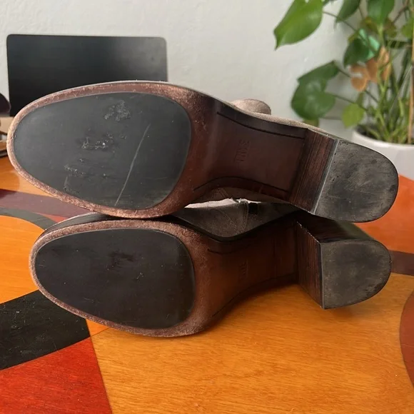 FRYE Joan Campus Suede Wood heeled ankle zip boot. Size 9.5 M Grey - Picture 5 of 12